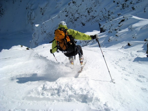 #5 Face N Petite lance Domène : C Face N Petite lance Domène : C'est parti pour les premiers virage. On est bien tendu : la couche de neige fraîche cache beaucoup de cailloux qui affleurent un peu partout.
