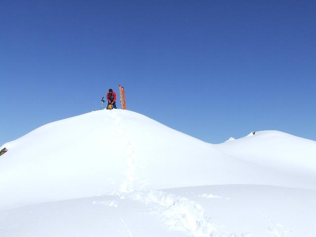 #3 Couloir NW des Jovets : Sommet de la Pointe sud des monts jovets . Couloir NW des Jovets : Sommet de la Pointe sud des monts jovets .