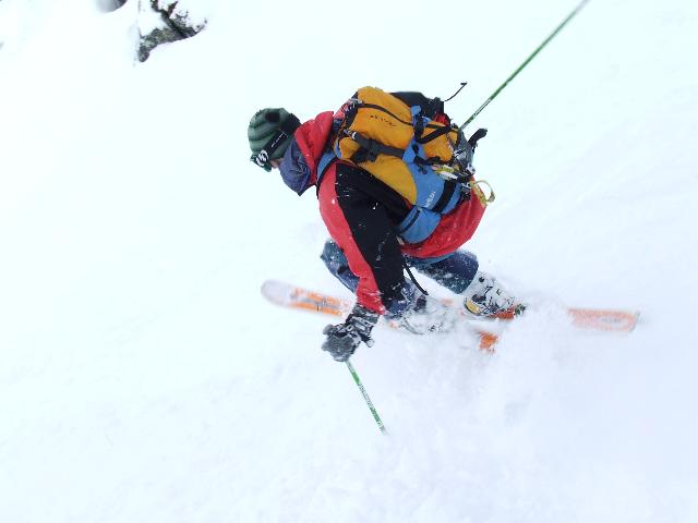 #6 Couloir NW des Jovets : Romain en telemark , ça envoi aussi ! Couloir NW des Jovets : Romain en telemark , ça envoi aussi !