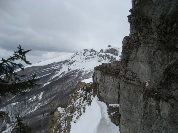 Les Avalanches : La barre du sommet, une pente de sortie bien raide!