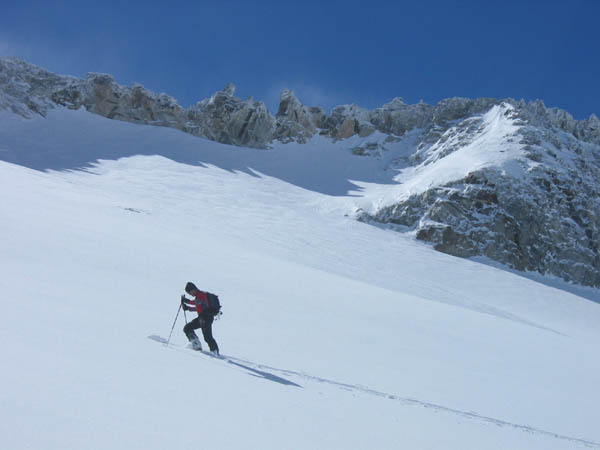 #11 col des berches : stéph faisant la trace sous le col des Berches col des berches : stéph faisant la trace sous le col des Berches