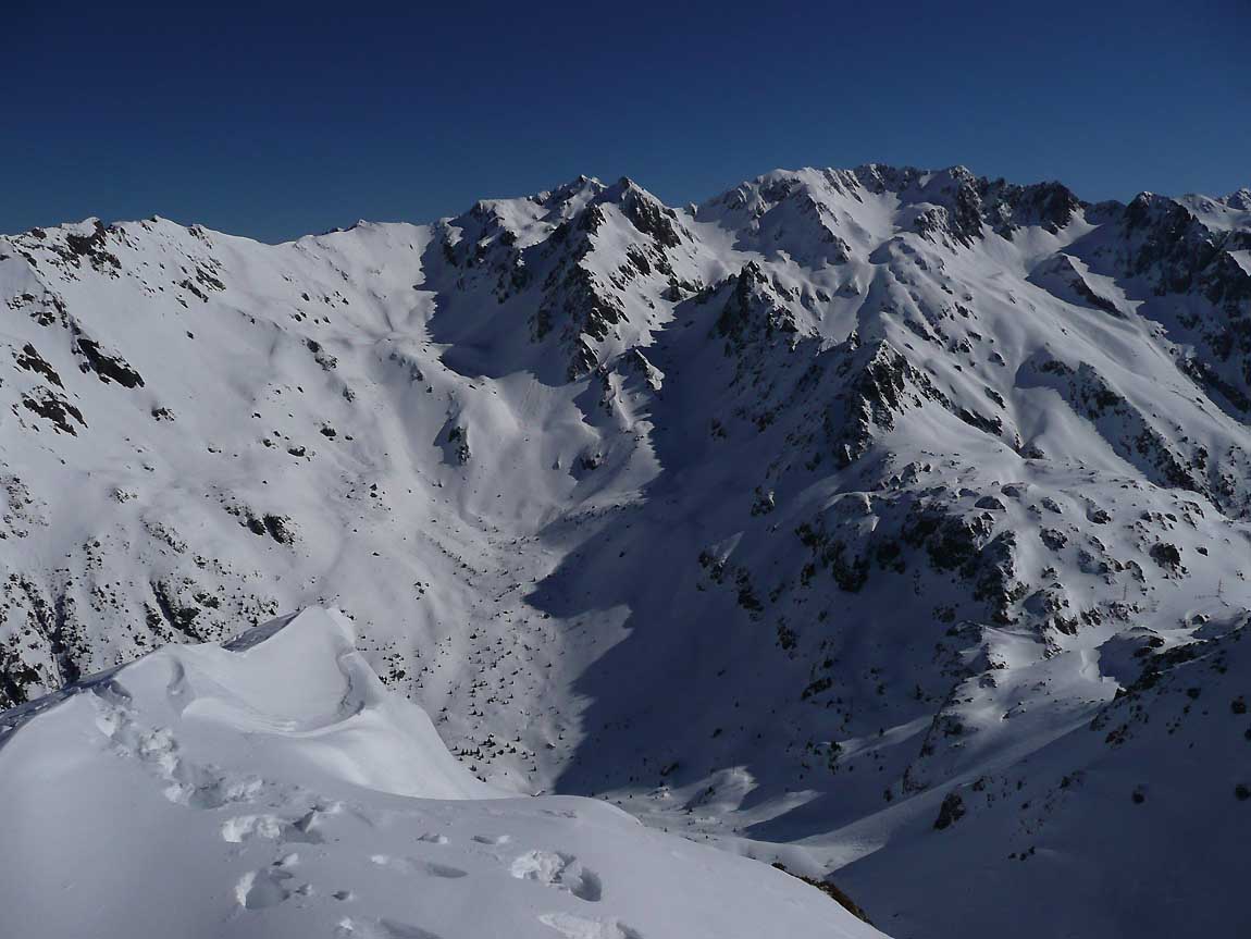 combe du Vénétier + ses sommet : Le massif de la dent du Pra a l'air bien enneigé