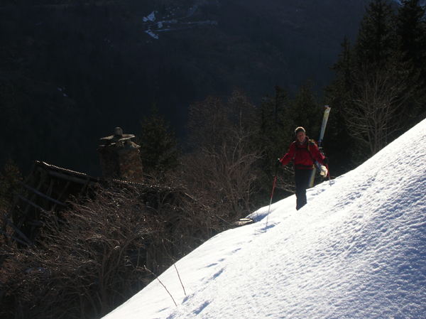#4 col de la mariande : arrivée aux fameux chalets ou il faut descendre tout de suite vers le torrent;pourtant évident.... col de la mariande : arrivée aux fameux chalets ou il faut descendre tout de suite vers le torrent;pourtant évident....