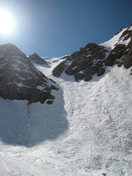#12 Couloir Y : Le goulet du bas, très bien rempli. Couloir Y : Le goulet du bas, très bien rempli.