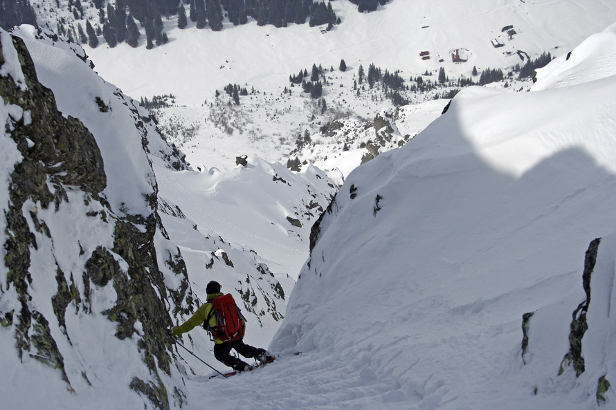 #4 Couloir NW des Jovet : Pïerre en pleine séance de raclage. Couloir NW des Jovet : Pïerre en pleine séance de raclage.
