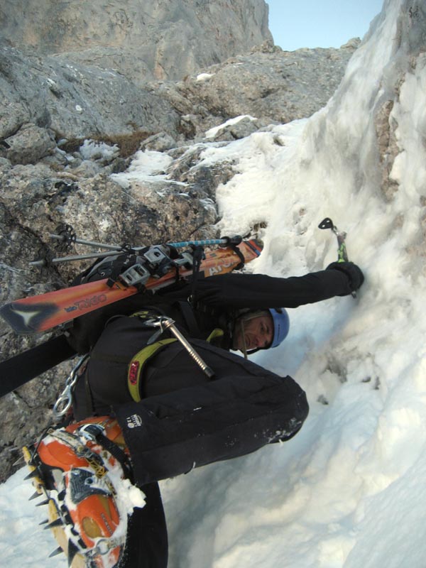 #1 Dom dans la partie cascade : avant que la neige ne s Dom dans la partie cascade : avant que la neige ne s'effrondre et ne rende le passage bien technique!