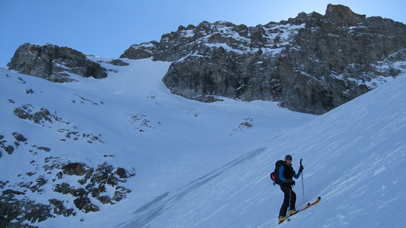 #1 Pointe de la Muande : On navigue au milieu de la glace, le sommet skiable en haut à gauche Pointe de la Muande : On navigue au milieu de la glace, le sommet skiable en haut à gauche