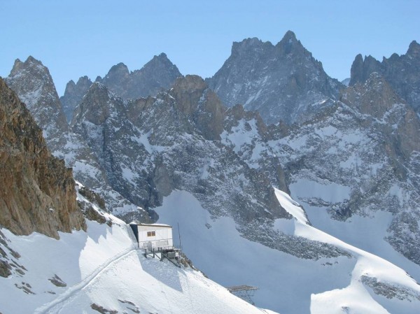 #4 refuge du Promontoire : Le refuge du Promontoire à 3082 m refuge du Promontoire : Le refuge du Promontoire à 3082 m