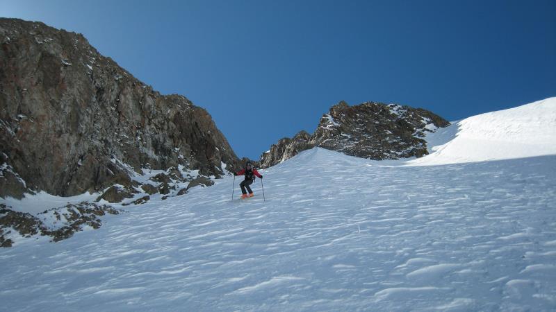 #8 Couloir N du Grd Charnier : Denis dans la descente du couloir N du Grd Charnier d Couloir N du Grd Charnier : Denis dans la descente du couloir N du Grd Charnier d'Allemont