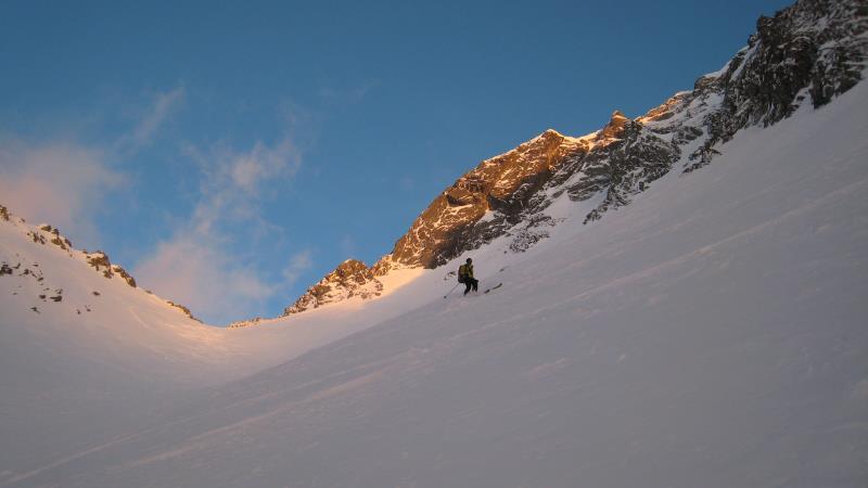 #15 Col de la Mine de Fer : Descente au coucher du soleil vers le col de la Mine de Fer Col de la Mine de Fer : Descente au coucher du soleil vers le col de la Mine de Fer