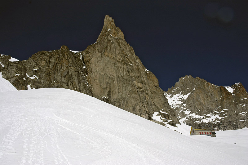#14 Quelle descente ! : Le sommet, le refuge et la trace...
qui est le Bon, qui est la Brute, qui est ... ? Quelle descente ! : Le sommet, le refuge et la trace...
qui est le Bon, qui est la Brute, qui est ... ?