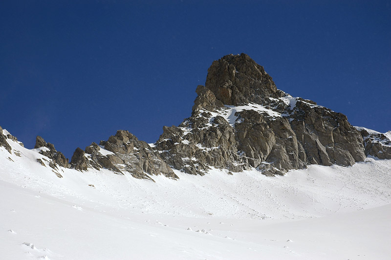 #5 Le col Dalloz : C Le col Dalloz : C'est la brèche la plus à gauche, avec le petit mur raide d'accès.