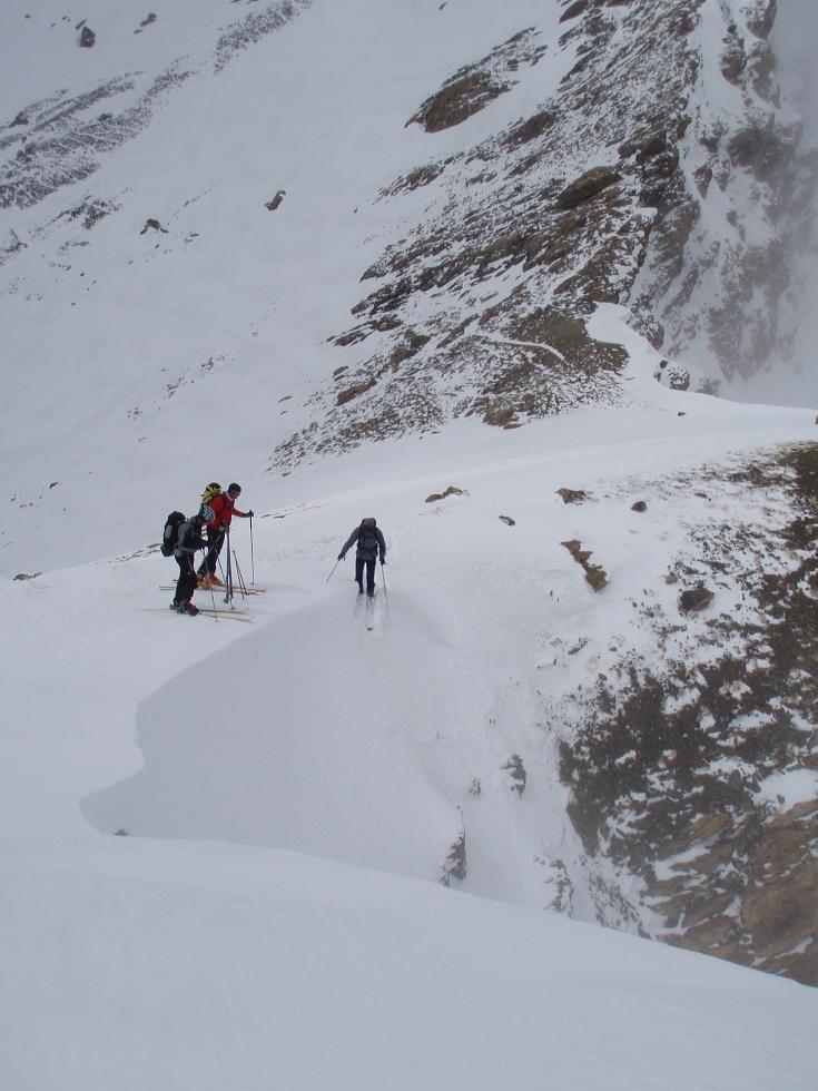 Jour 2 - Col de l'Infernet : Tib qui s'apprête à faire partir la corniche