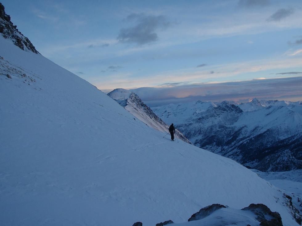 Jour 4 - Col de l'Eychassier : Julien descend du col