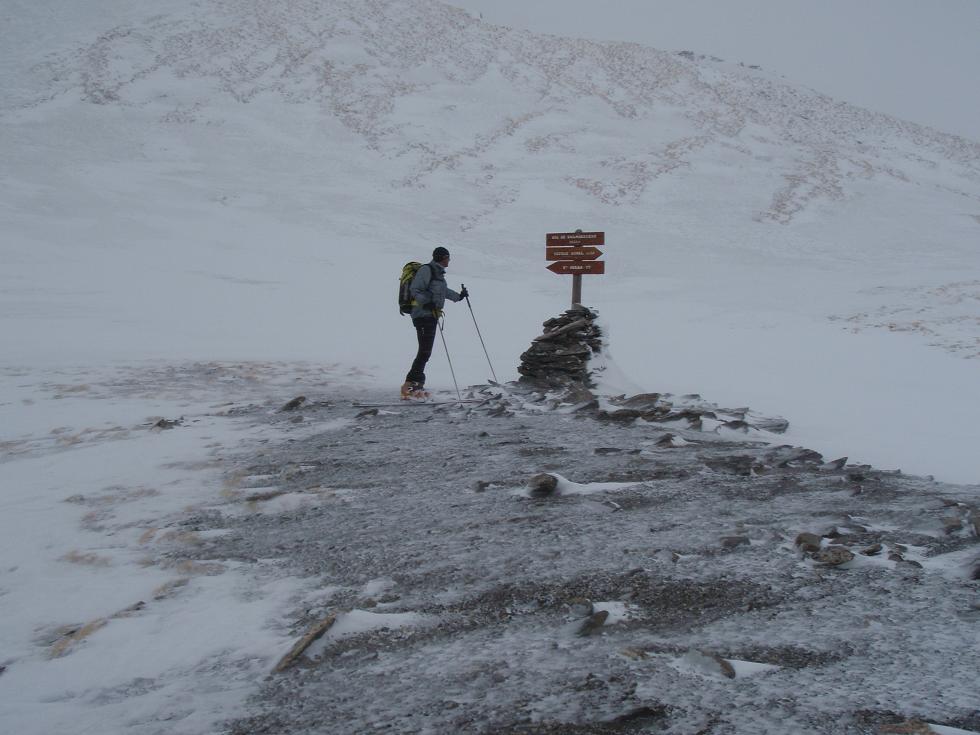 Jour 3 - Col de Chamoussière : Seb essaie de repérer le refuge Agnel