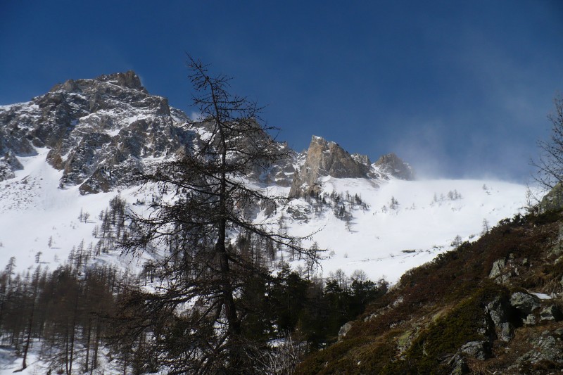 #13 Sa souffle : Après avoir était contraint de faire demi-tour, sa souffle toujours autant la-bas. Sa souffle : Après avoir était contraint de faire demi-tour, sa souffle toujours autant la-bas.