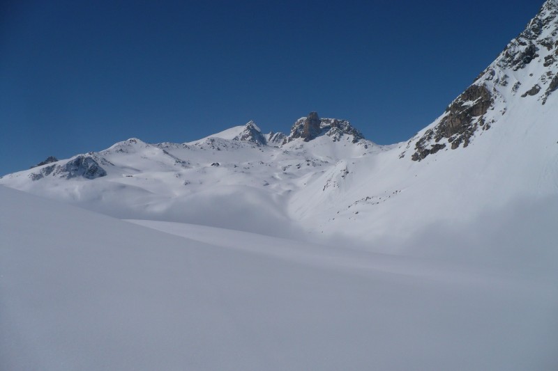 #3 Vue sur le Mont Thabor : En direction du refuge du Thabor (2505m) et du Mont Thabor (3178m) ainsi que le Cheval Blanc (3020m). Vue sur le Mont Thabor : En direction du refuge du Thabor (2505m) et du Mont Thabor (3178m) ainsi que le Cheval Blanc (3020m).