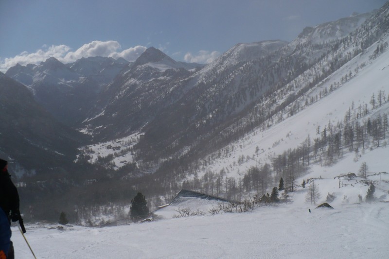 #10 La vallée Etroite : La vallée Etroite, et au loin le refuge I Re Maggi. La vallée Etroite : La vallée Etroite, et au loin le refuge I Re Maggi.