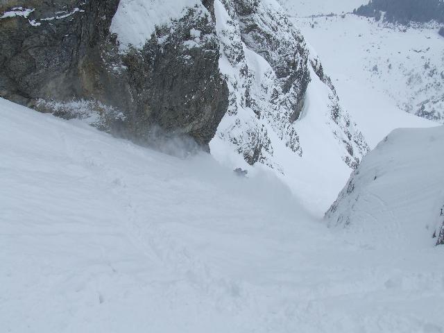 #5 Aiguille de la Pennaz, NE : dans le couloir du bas, la neige est top . Aiguille de la Pennaz, NE : dans le couloir du bas, la neige est top .