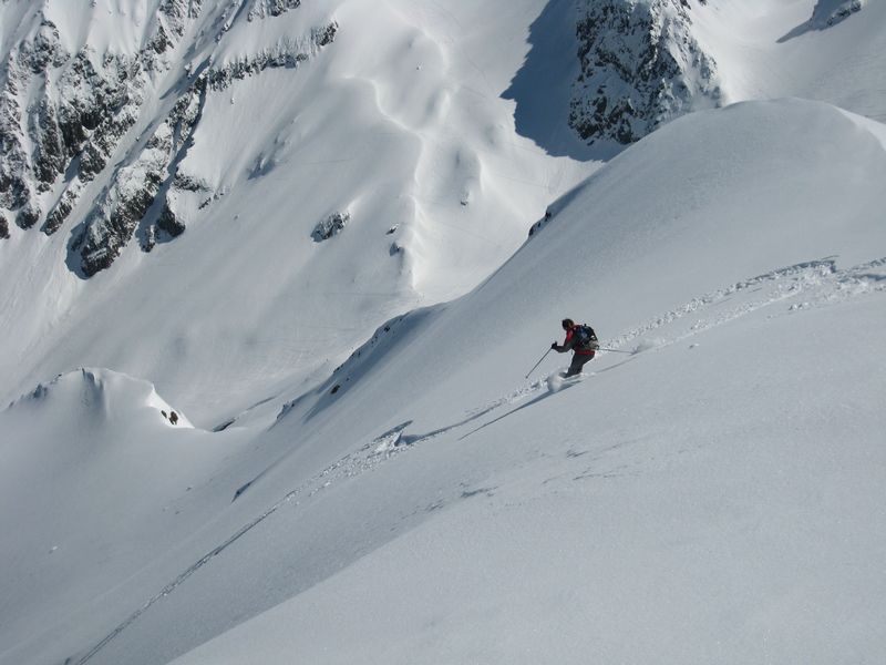 #6 Montagne de l Montagne de l'Oule : Delle envoie les premiers virages alors que Nico est déjà en bas