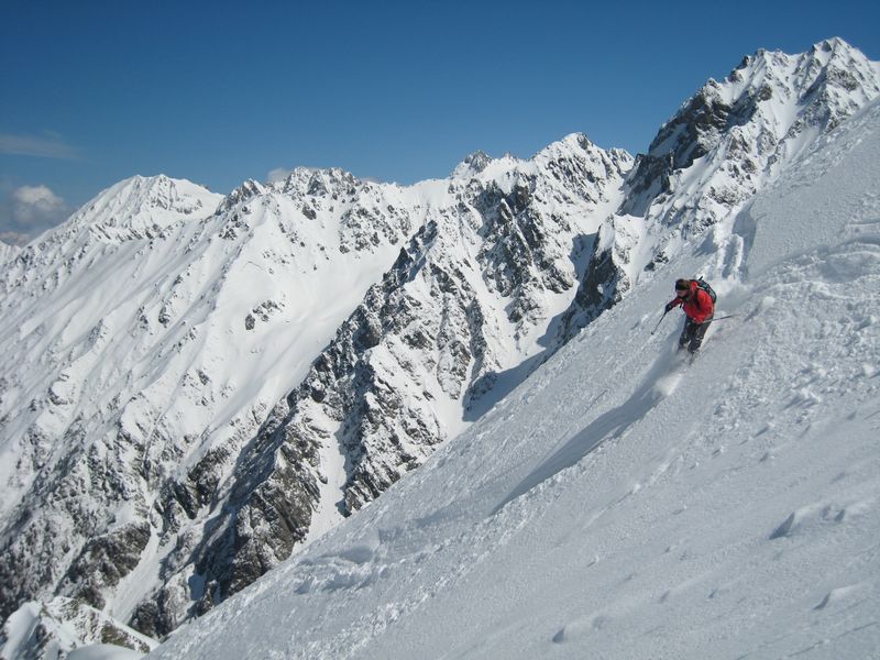 #10 Montagne de l Montagne de l'Oule : Delle va chercher les contre pentes sous le regard des Grandes Lanches