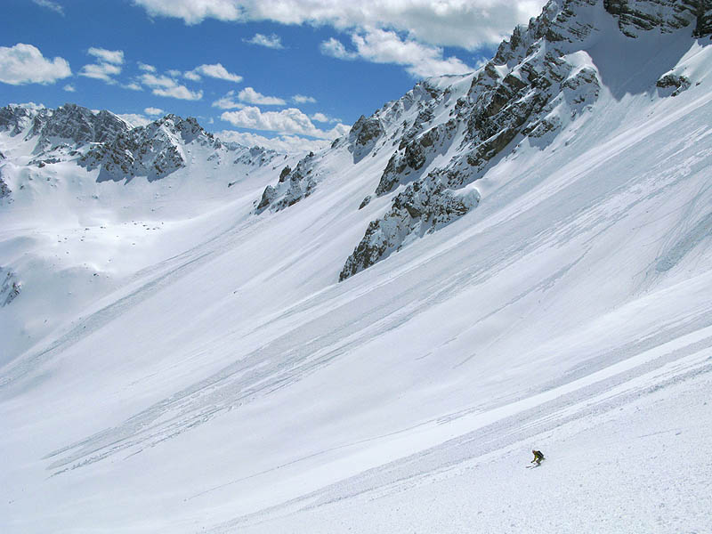 Dans le vallon de Panestrel : Fred se lâche, la neige est excellente, transformée à point