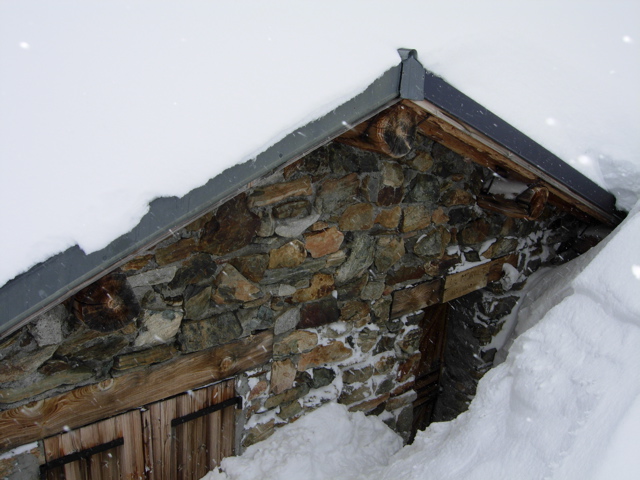 l'hotel du jour : le chalet du Merlet,un frigidaire...