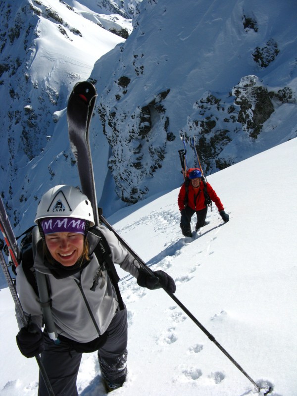 #1 pente terminale : on finit les skis sur le sac. pente terminale : on finit les skis sur le sac.