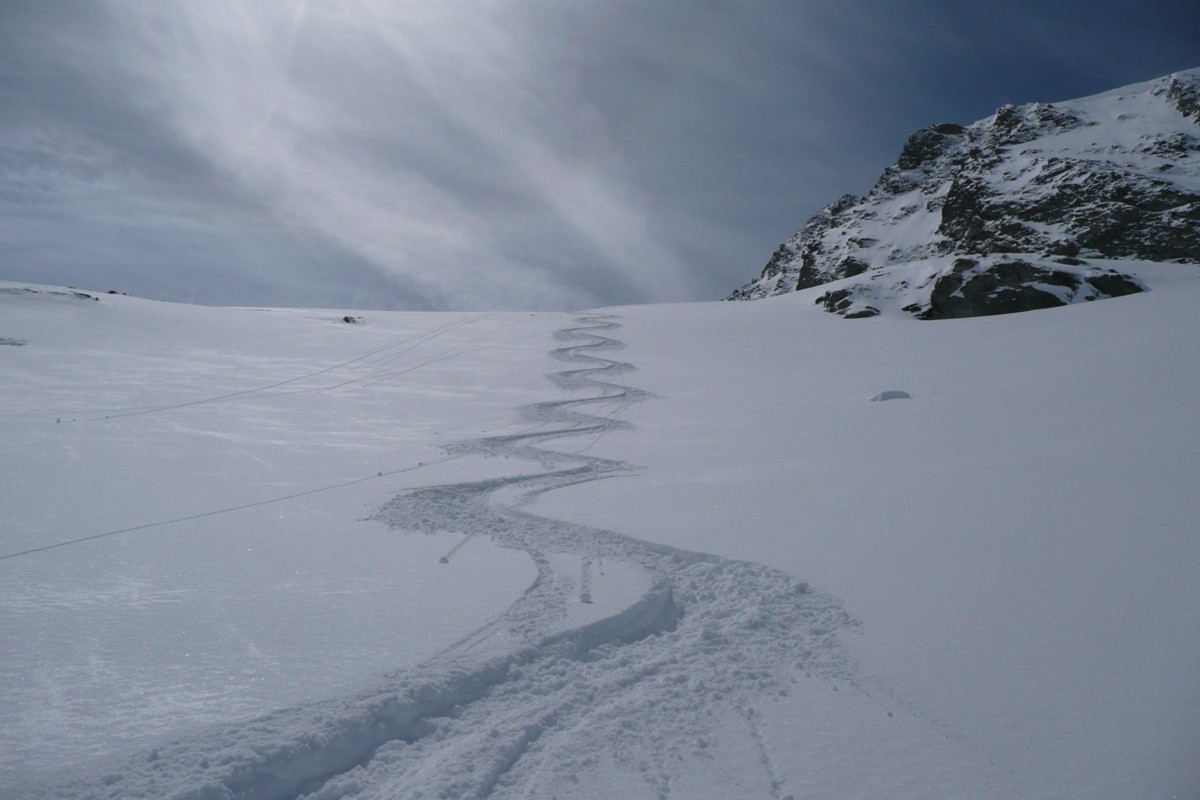 #13 ça valait bien 5 h à la trace! : La récompense : entre le col (3225 m) et 2000 m neige de qualité ça valait bien 5 h à la trace! : La récompense : entre le col (3225 m) et 2000 m neige de qualité