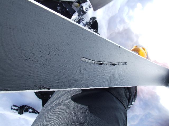 #4 Paré de joux, couloir Nord : les rochers ne sont pas loin en dessous, à defaut de s Paré de joux, couloir Nord : les rochers ne sont pas loin en dessous, à defaut de s'en prendre une, le skis lui n'a pas tenu !