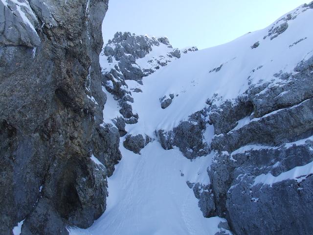 #2 Paré de joux, couloir Nord : la pente final, avec le dernier ressaut, que l Paré de joux, couloir Nord : la pente final, avec le dernier ressaut, que l'on ne franchira pas (glace et rocher)