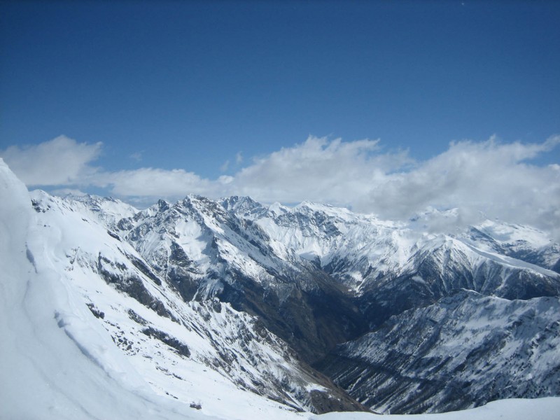 Vieux Chaillol : Belle vue sur le vallon qui vient des Fermons depuis la crête.