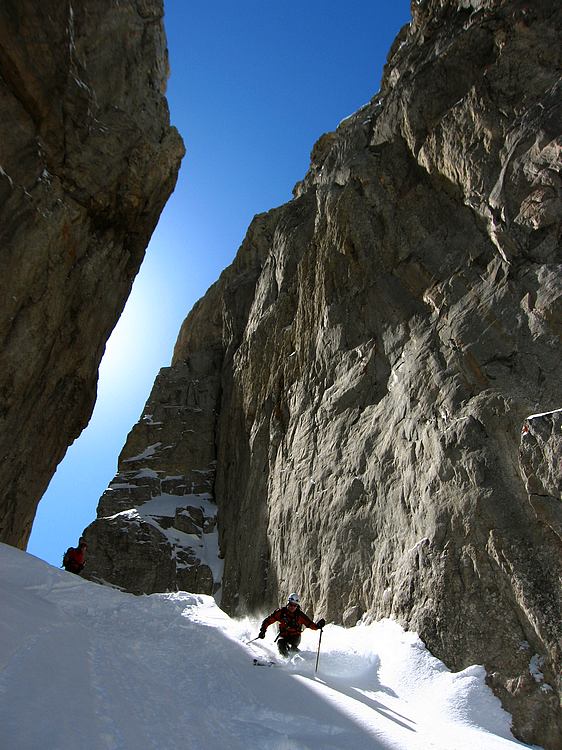 #23 Brêche Portetta : Etienne D s Brêche Portetta : Etienne D s'engage dans le Couloir NE