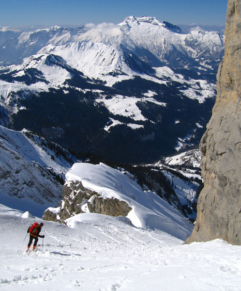 #3 Haut du couloir Chauchefoin : Dans le départ à 35° du chauchefoin.
Au fond la Tournette 2351m. Haut du couloir Chauchefoin : Dans le départ à 35° du chauchefoin.
Au fond la Tournette 2351m.