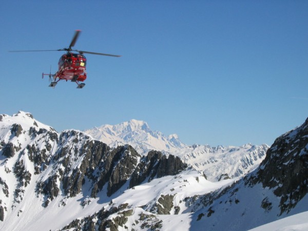 #4 Alouette des secours : L Alouette des secours : L'Alouette de la sécurité civile sur fond de Mont Blanc. Et encore merci Messieurs du PGHM !