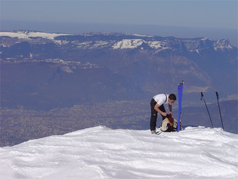 sommet du grand colon : Fabien au sommet du grand Colon.
Grenoble : La ville à la montagne !