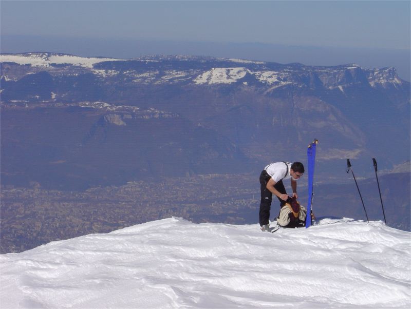 #4 sommet du grand colon : Fabien au sommet du grand Colon.
Grenoble : La ville à la montagne ! sommet du grand colon : Fabien au sommet du grand Colon.
Grenoble : La ville à la montagne !