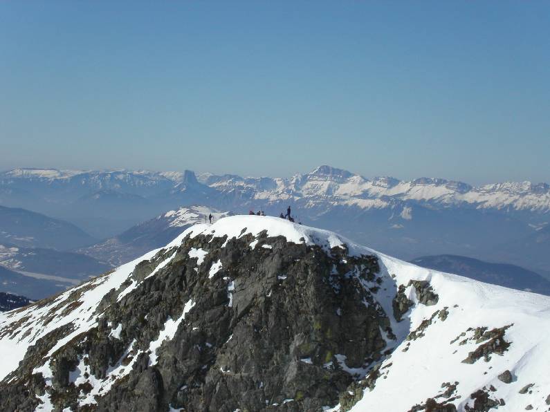 Grand Colon : Non ce n'est pas encore le rassemblement! Bien qu'il y ait déja beaucoup de Skitouriens.