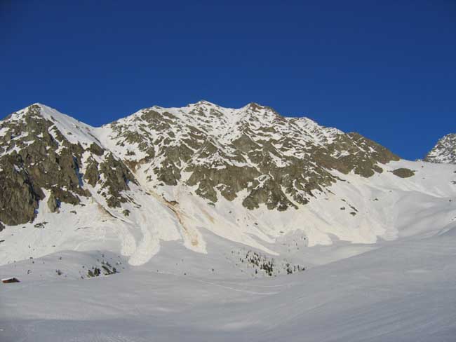 #1 Face sud de la Petite Valloire : On pourrait croire que tout est parti ! Eh bien non 30 min plus tard on a eu le droit à une monstrueuse coulée. Face sud de la Petite Valloire : On pourrait croire que tout est parti ! Eh bien non 30 min plus tard on a eu le droit à une monstrueuse coulée.