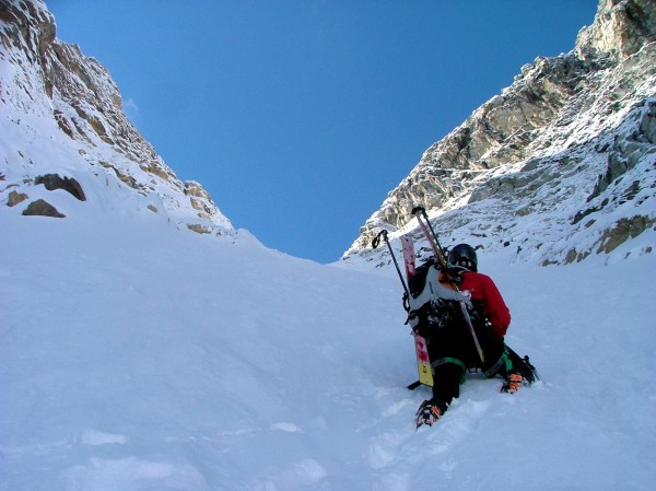 #8 Au milieu du couloir : Retour à des conditions skiables. Au milieu du couloir : Retour à des conditions skiables.