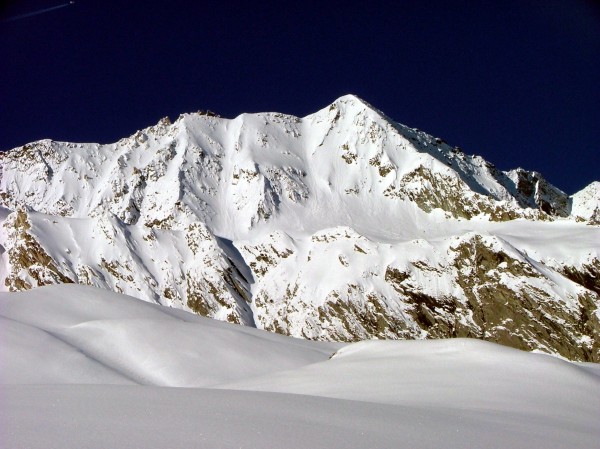 #3 Pointes des Volnets : Les couloirs NE de la pointe des Volnets, pour une prochaine visite du secteur. Pointes des Volnets : Les couloirs NE de la pointe des Volnets, pour une prochaine visite du secteur.