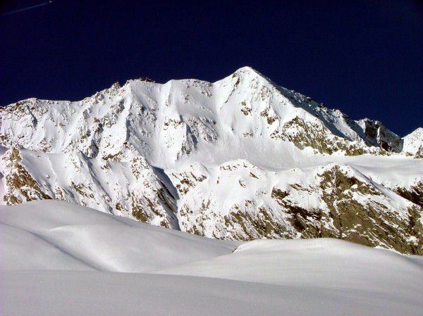 Pointes des Volnets : Les couloirs NE de la pointe des Volnets, pour une prochaine visite du secteur.