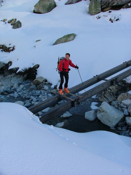 traversée du Doron : Une nouvelle façon de traverser un pont