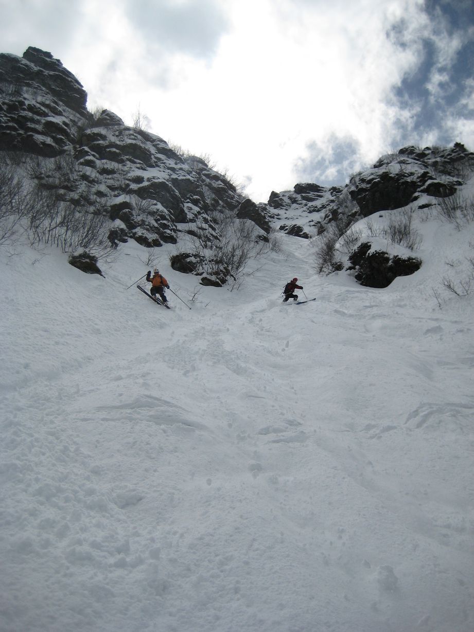 #5 Contre-pente : Il y a une belle goulotte naturelle dans la partie médiane du S. Contre-pentes en bon 50° sur 60 - 70m Contre-pente : Il y a une belle goulotte naturelle dans la partie médiane du S. Contre-pentes en bon 50° sur 60 - 70m