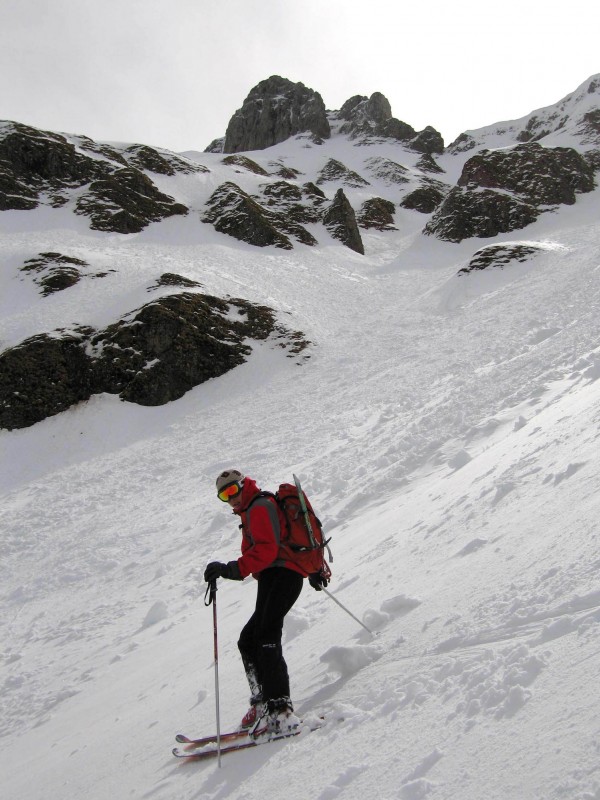 #6 Col du Midi couloir Nord-Ouest : Valentin sous le couloir qui paraît bien en boules depuis ici. Col du Midi couloir Nord-Ouest : Valentin sous le couloir qui paraît bien en boules depuis ici.