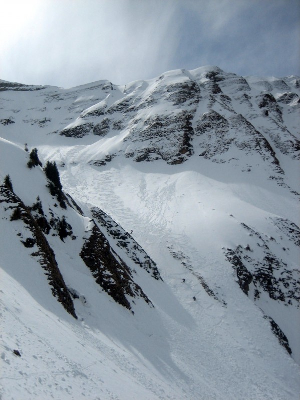 #7 Col du Midi couloir Nord-Ouest : La descente dans le petit goulet du bas. Col du Midi couloir Nord-Ouest : La descente dans le petit goulet du bas.