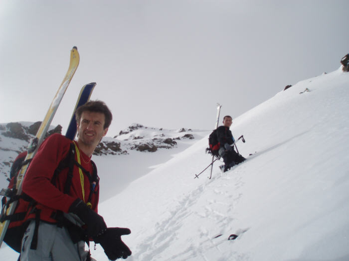 #8 Ca sera tout pour aujourd Ca sera tout pour aujourd'hui. : Aprés gros bruits d'avalanches et petit conciliabule, on s'arrète là et on se gave de poudre...