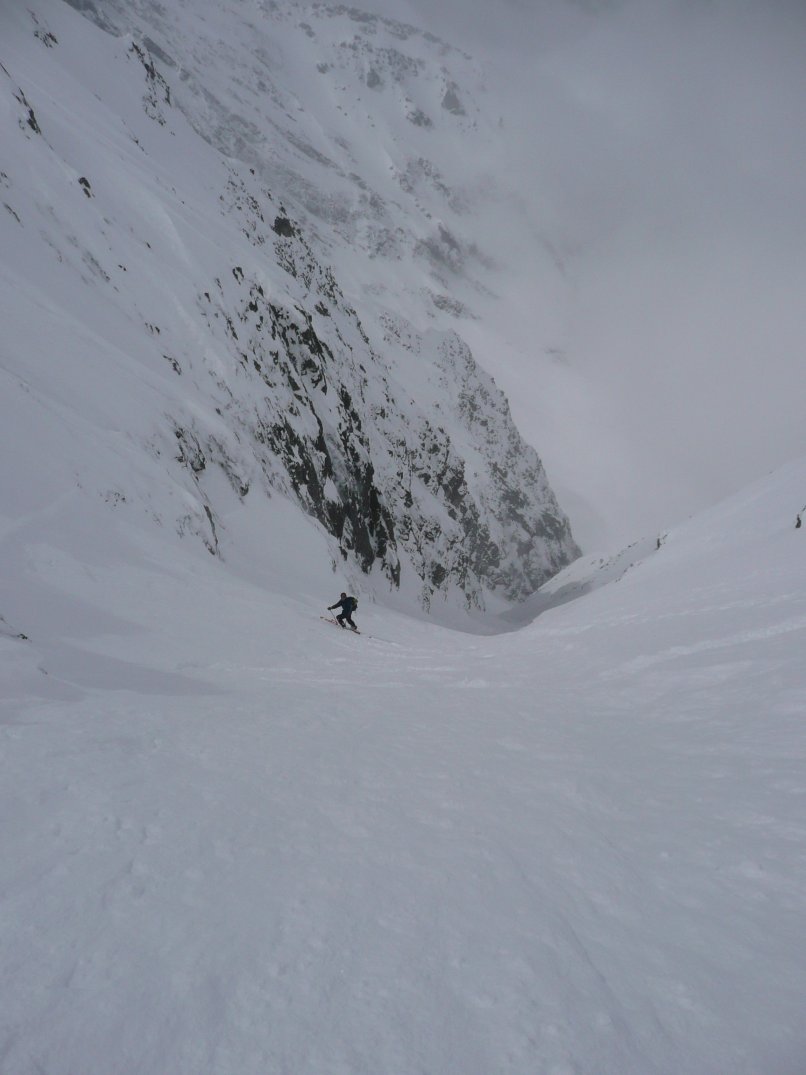 bertrand : qui descend le couloir ravagé