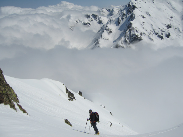 #5 remontée au col des Lances : Le micro-onde est à fond. Les nuages remontent peu à peu remontée au col des Lances : Le micro-onde est à fond. Les nuages remontent peu à peu
