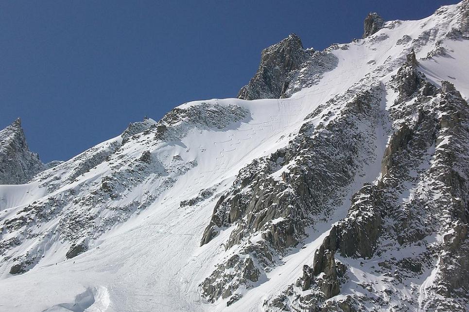#9 Sous un autre angle ! : En haut j Sous un autre angle ! : En haut j'ai fait une trés grande courbes...pas prévue en faite !! c'est partis un peu sous les pieds et je me suis mis vite à l'abris !!